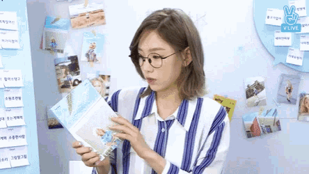Taeyeon Reading GIF - Taeyeon Reading Snsd GIFs