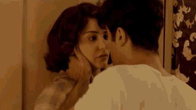 Ranbir Anushka Kiss Bombay Velvet Kiss GIF - Ranbir Anushka Kiss Bombay Velvet Kiss Boy Girl Smooch GIFs