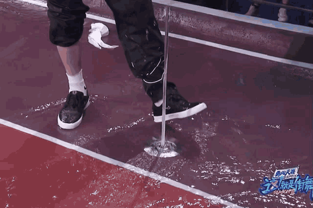 a person standing in a pool of water with chinese writing on the bottom right