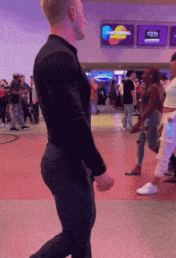 Mens Tight Trousers Musclemen GIF - Mens Tight Trousers Musclemen Athletic Men GIFs