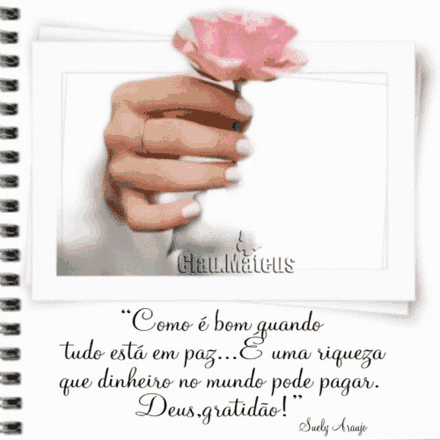 a woman 's hand is holding a pink rose with a quote in spanish
