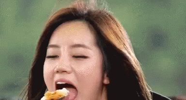 Hyeri Eating GIF - Hyeri Eating Hungry GIFs