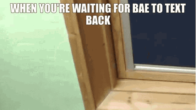 Waiting Waiting For Bae GIF - Waiting Waiting For Bae Texting GIFs
