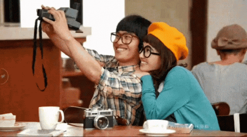 Show Off Selfie GIF - Show Off Selfie Competition GIFs