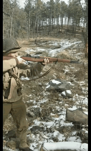 Army Gun GIF - Army Gun Ww2 GIFs