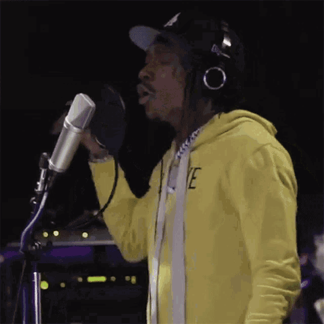 Singing Wiz Khalifa GIF - Singing Wiz Khalifa Recording A Song GIFs