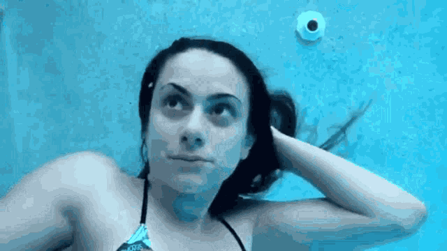 Underwater Scared GIF - Underwater Scared Hiding GIFs