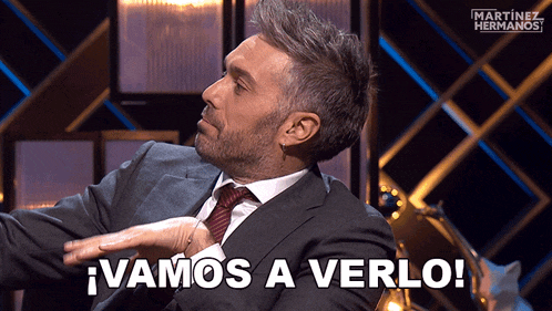 a man in a suit and tie says " vamos a verlo "