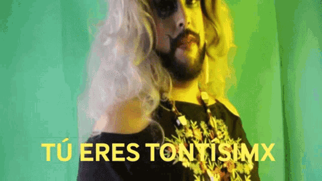 a man with blonde hair and a beard says " tu eres tontis mx " in yellow