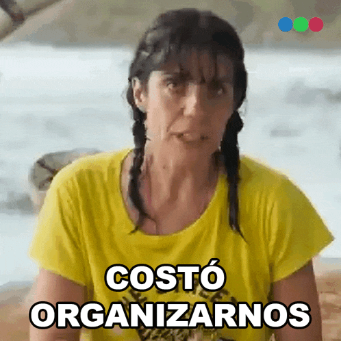 a woman in a yellow shirt says costo organizarnos in spanish