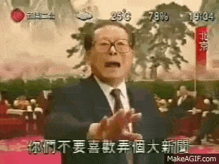 a man in a suit and tie is giving a speech in a foreign language while standing in front of a crowd .