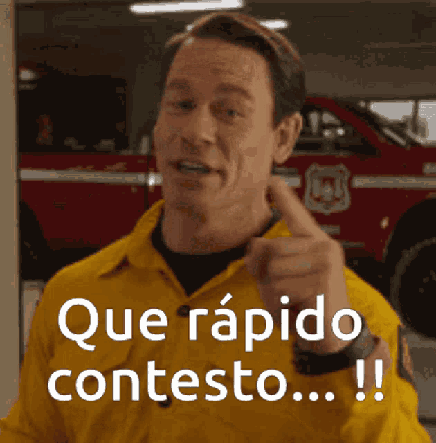 a man in a yellow shirt says que rapido contesto in front of a fire truck