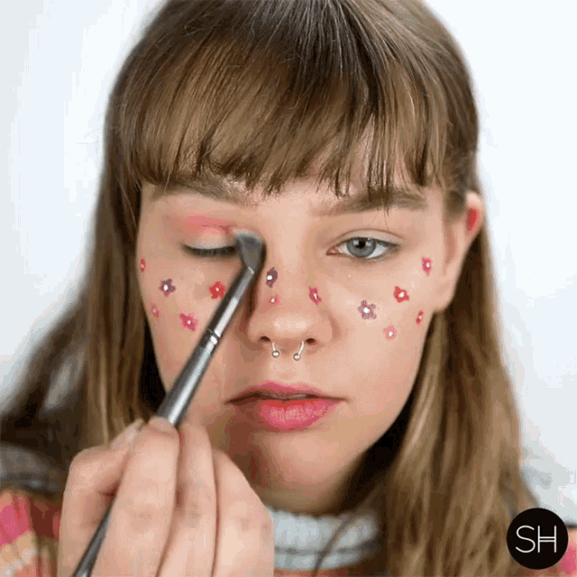 Floral Freckles Pink Eye Shadow GIF - Floral Freckles Pink Eye Shadow Eye Shadow GIFs