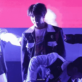 Stray Kids Han Jisung GIF - Stray Kids Han Jisung Peace Out GIFs