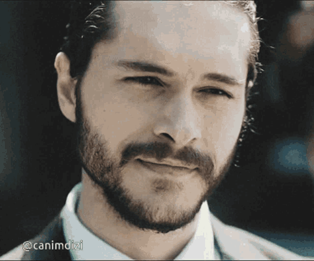 a close up of a man 's face with the words canimdizi on the bottom right