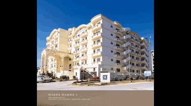 a large white building with the words warda hamna 1 on the bottom