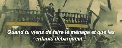 a picture of a ship with the words " quand tu viens de faire le ménage et que les enfants débarquent "