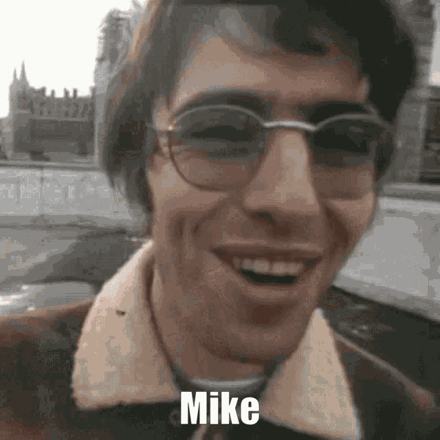 Mike Liam Gallagher GIF - Mike Liam Gallagher GIFs