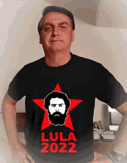 a man is wearing a black shirt with lula 2022 on it