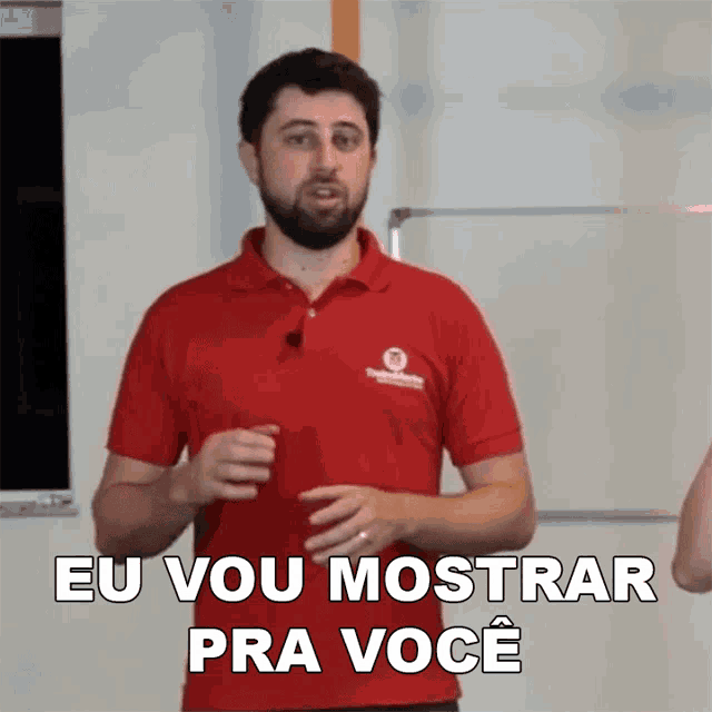 a man in a red shirt with the words eu vou mostrar pra voce on the bottom