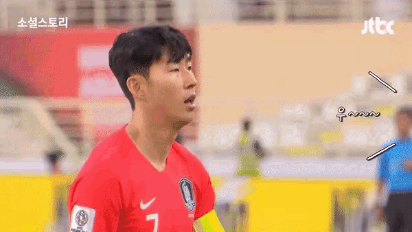 a soccer player in a red jersey with the number 7 on the front