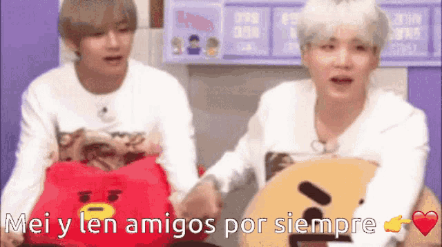 a couple of people holding hands with the words mei y len amigos por siempre above them