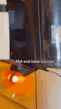 a close up of a car with the words allah anal babali büyütsun written on it