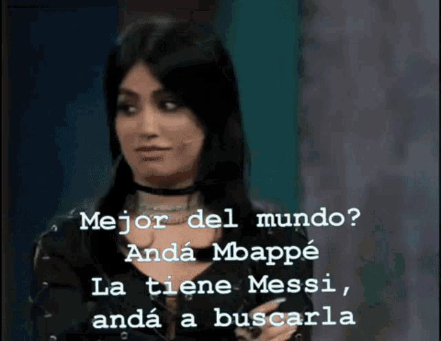 a woman with a choker on her neck says mejor del mundo andá mbappe la tiene messi andá a busca la