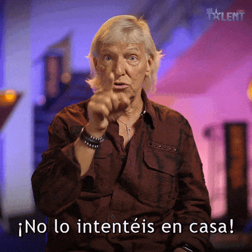 a man pointing at the camera with the words no lo intenteis en casa written below him