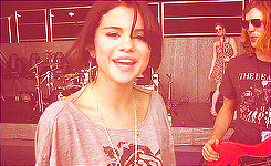 Selena <3 GIF - Selana Gomez Thumbs Up Yay GIFs