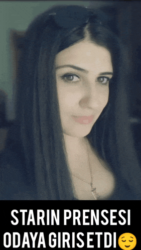 a woman wearing sunglasses and a necklace with the words starin prensesi odaya giris etdi on the bottom