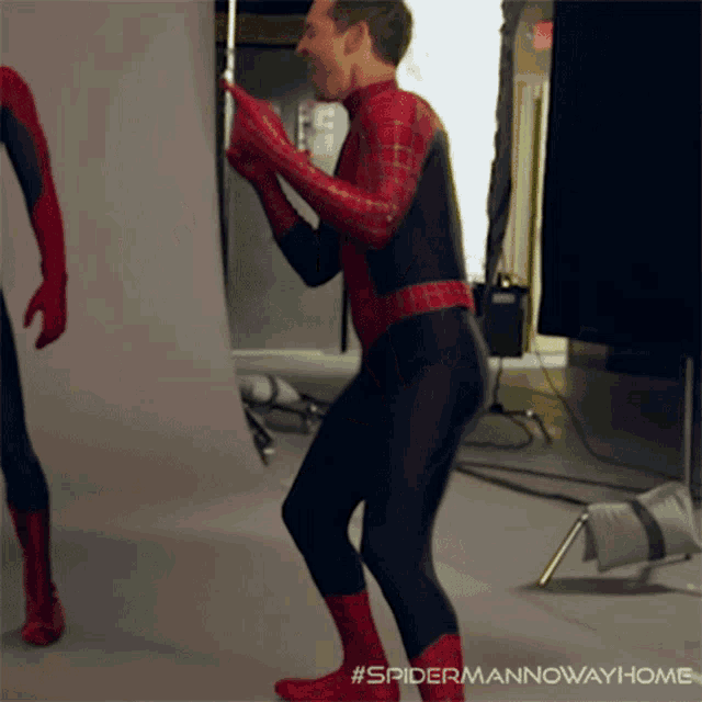 Pointing Peter Parker GIF - Pointing Peter Parker Spider Man GIFs