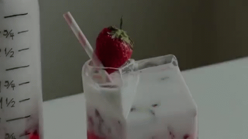 딸기 우유 딸기우유 과일 생과일쥬스 GIF - Strawberry Milk Straw GIFs