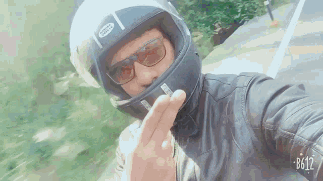 Cut Off Racer GIF - Cut Off Racer Helmet GIFs