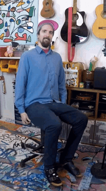 Simon The Magpie Up And Down GIF - Simon The Magpie Up And Down Chair GIFs