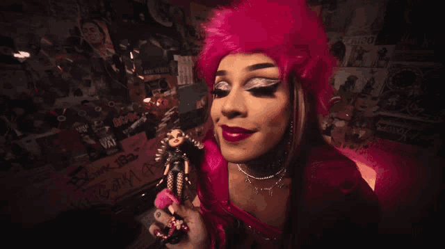 Bonekinha Rindo GIF