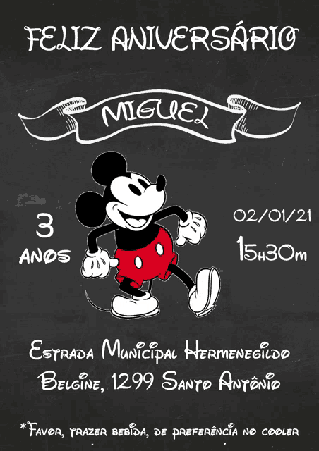 a blackboard with a picture of mickey mouse and the words feliz aniversario