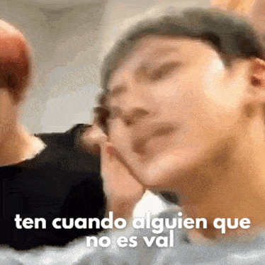 a close up of a person 's face with the words ten cuando alguien que no es val on it