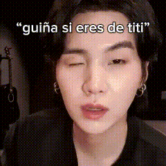 a close up of a person 's face with a caption that says `` guiana si eres de titi ''