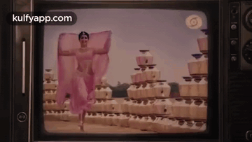 Pooja As Sridevi In Valmiki.Gif GIF - Pooja As Sridevi In Valmiki Valmiki Elluvochhi Godaramma GIFs