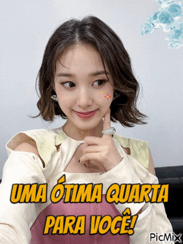 a picture of a woman with the words uma otima quarta para voce on it