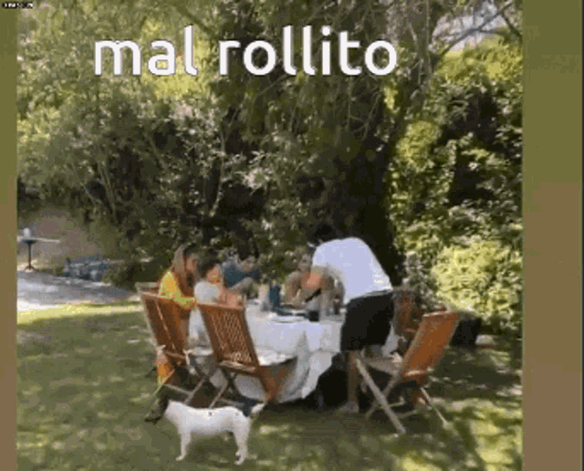 a group of people are sitting around a table with the words mal rollito written above them