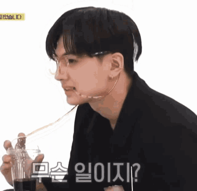 Iij4y GIF