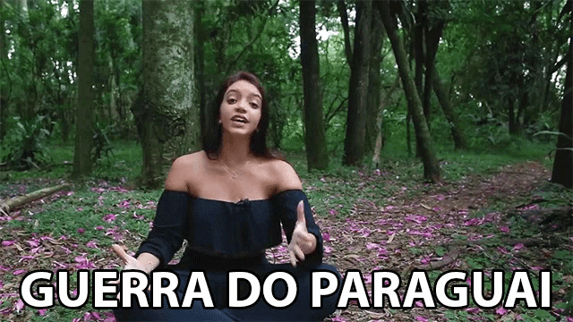 a woman sitting in the woods with the words guerra do paraguai written on the bottom
