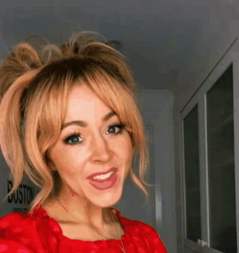 Lindsey Stirling Strong GIF - Lindsey Stirling Strong Flexing GIFs