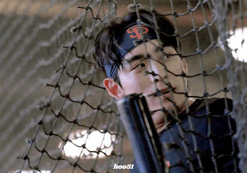 a man wearing a headband with a s on it