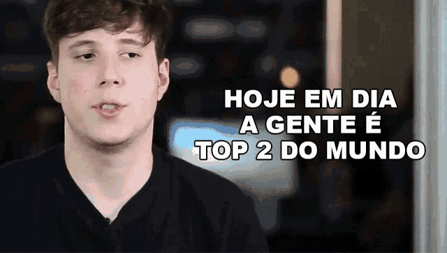 a man in a black shirt says " hoje em dia a gente é top 2 do mundo "