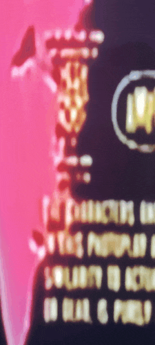 a blurry picture of a person with a circle in the middle that says ' i 'm ' on it