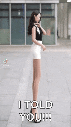 Skinny Girl Skinny Legs GIF - Skinny Girl Skinny Legs Skinny Queen GIFs