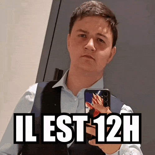 a man taking a selfie with the words il est 12h on the bottom